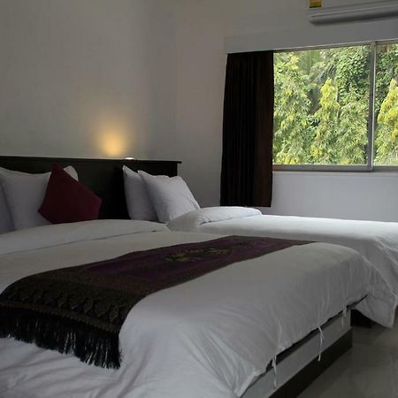 Sri Chumphon Hotel Exterior foto