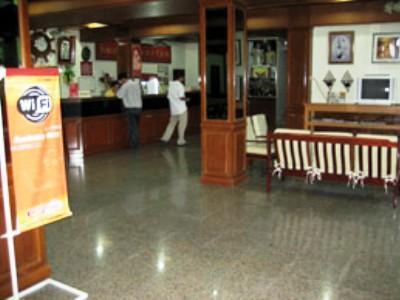 Sri Chumphon Hotel Exterior foto