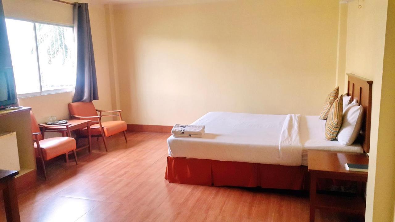 Sri Chumphon Hotel Exterior foto